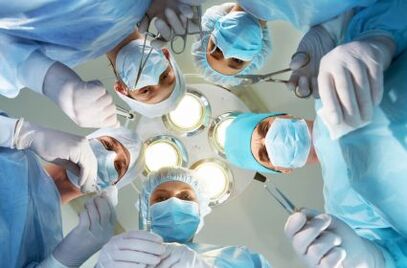 Хирургдар жыныс мүчөсүн чоңойтуу операциясын жасашат